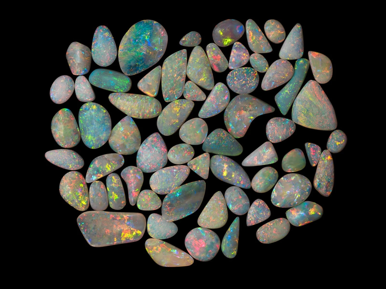 210 carats Australian Mintabie Mine Natural Opal Cabochon Gemstone Collection