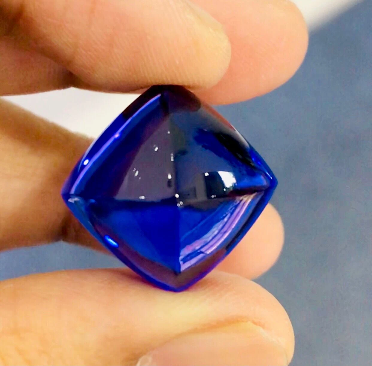 33.77cts 16mm Sugarloaf Top Quality Natural Purple Blue Tanzanite Gemstone